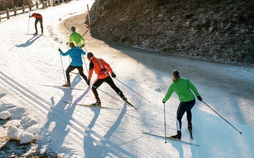 Distansetrening i langrenn betyr rolige, lange økter i skisporet.